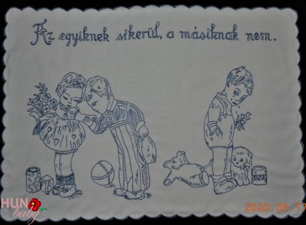 Hímzett falvédő, Az egyiknek sikerül...