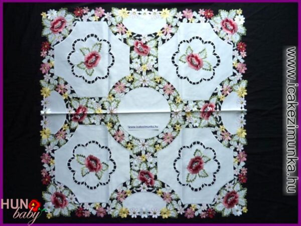 Terítő Gépi pipacsos fehér alapon 85x85 cm-01 Terito Gepi Pipacsos Feher Alapon 85x85 Cm 01 600x451