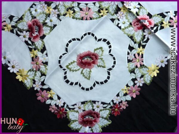 Terítő Gépi pipacsos fehér alapon 85x85 cm-01 Terito Gepi Pipacsos Feher Alapon 85x85 Cm 02 600x451