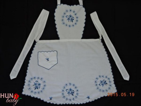 Kötény melles nagy kék hímzés 72x70 cm