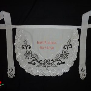 Kötény menyecske monogrammos riselt 46x38cm