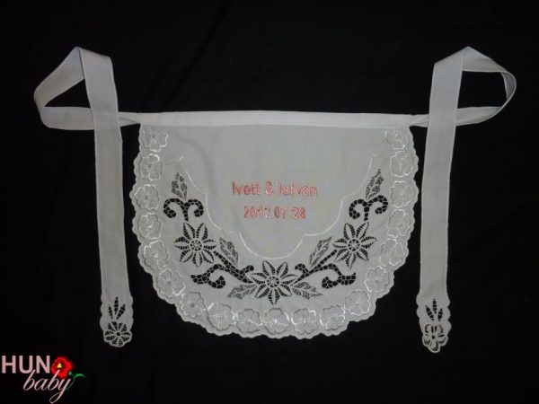 Kötény menyecske monogrammos riselt 46x38cm Kötény menyecske monogrammos riselt 46x38cm