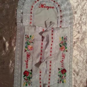 Pólyahuzat újszülötteknek - kézzel hímzett magyaros kalocsai mintával - Arikán