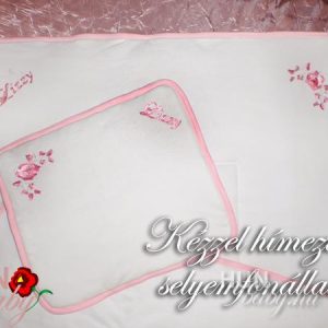 Takaró - selyemfonállal hímzett macskarózsa kalocsai mintával - Jettám