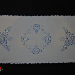 Hímzett terítő nagyfutó kék hímzéssel 120x60 cm cm