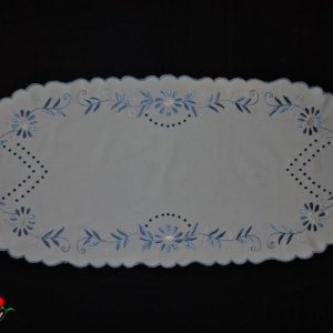 Hímzett terítő nagyfutó kék hímzéssel 110x50 cm