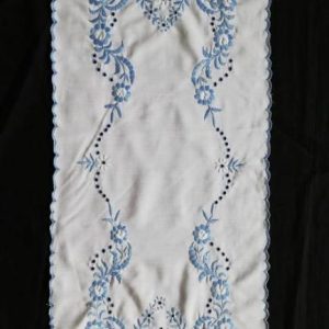 Hímzett terítő ókalocsai luggalt kék hímzéses 85x36cm