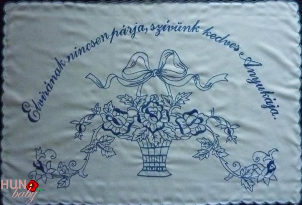 Falvédő hímzett, Elvirának nincsen párja 82x55 cm