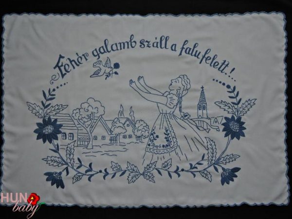 Falvédő hímzett, Fehér galamb száll, kék 85x58 cm