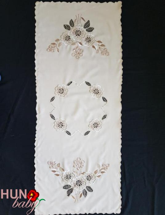 Hímzett drapp riselt nagyfutó 110x45 cm Hímzett drapp riselt nagyfutó 110x45 cm