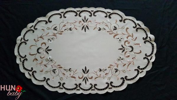 Hímzett futó drapp madérás 78x43