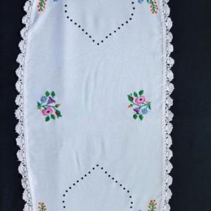 Hímzett kalocsai futó horgolt, luggalt 88x38 cm