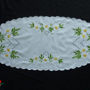 Hímzett margarettás ovál futó luggalt 85x35 cm
