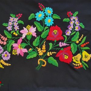 Hímzett párnahuzat kalocsai fekete 55x40cm