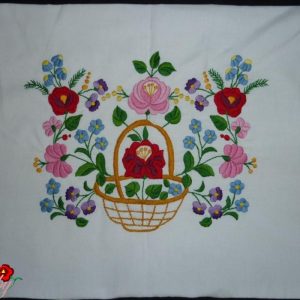 Hímzett párnahuzat kosaras kalocsai 55x40cm