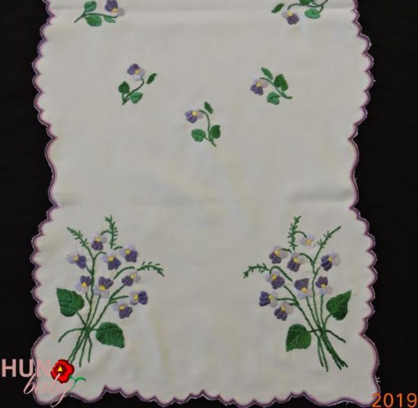 Himzett Terito Ibolyas Feher Futo 03 600x587