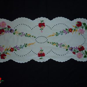 Hímzett terítő kalocsai luggalt 85x36 cm