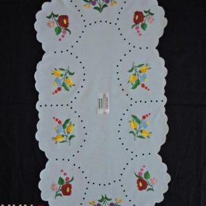 Hímzett terítő kalocsai mintával luggalt 75x35 cm