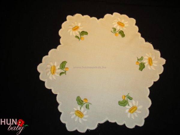 Hímzett terítő margarettás kör 35x35 cm-4510 Himzett Terito Margarettas Kor 35x35 Cm 4510 600x450