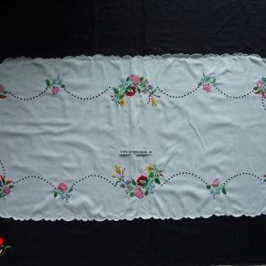 Hímzett terítő nagyfutó kalocsai luggalt 110x50 cm