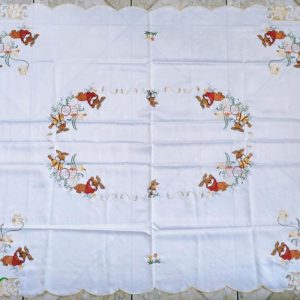 Húsvéti nagyterítő gépi fehér nyuszis 175x135 cm