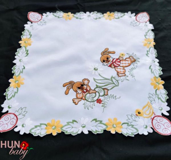 Húsvéti terítő gépi fehér nyuszis 38x38 cm-3419-01 Husveti Terito Gepi Feher Nyuszis 38x38 Cm 3419 03 600x561