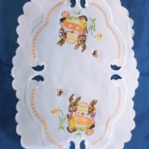 Húsvéti terítő gépi fehér nyuszis 45x29 cm