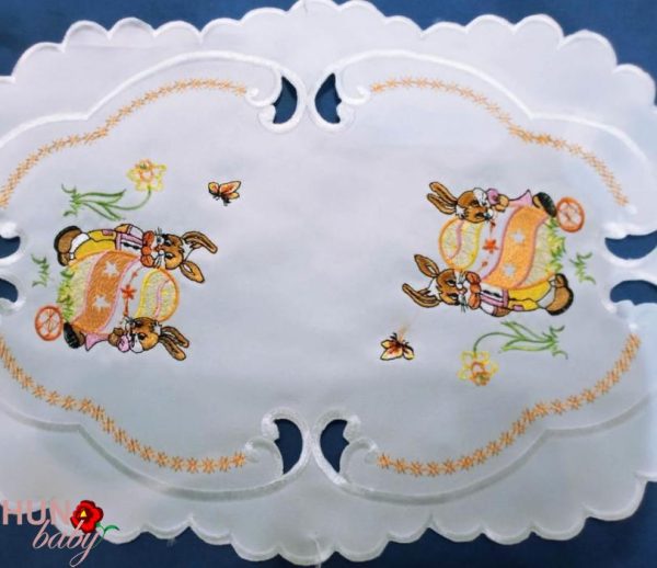 Húsvéti terítő gépi fehér nyuszis 45x29 cm-3445-01 Husveti Terito Gepi Feher Nyuszis 45x29 Cm 3445 02 600x518