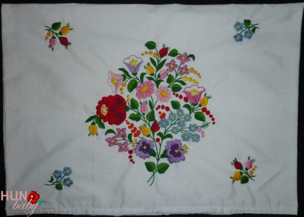 Párna előnyomott fekete alapon kalocsai 58x45 cm