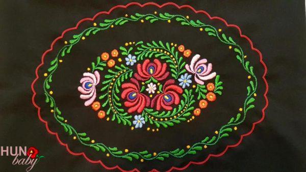 Párna előnyomott fekete matyó 58x45 cm