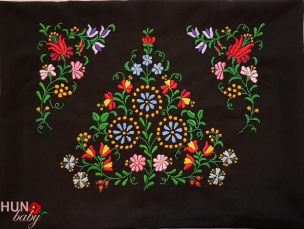 Párna előnyomott fekete matyó ókalócsai 58x45 cm