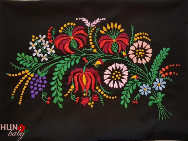 Párna előnyomott fekete matyó ókalócsai 58x45 cm