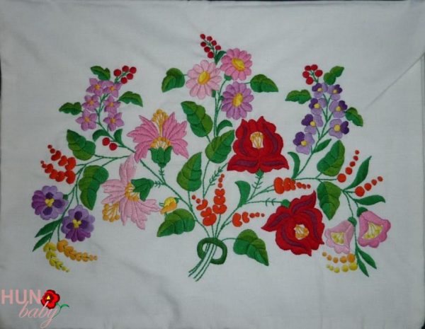 Párna előnyomott kalocsai fehér 58x45 cm