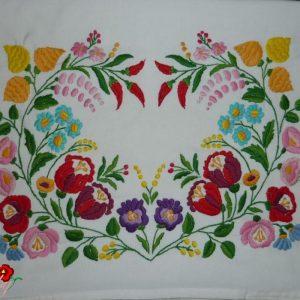Párna előnyomott kalocsai fehér 58x45 cm