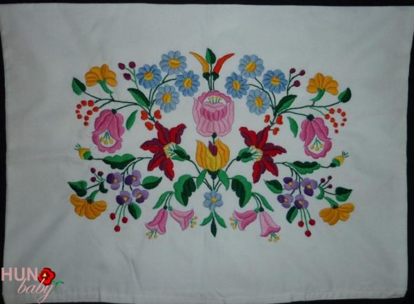 Párna előnyomott kalocsai fehér 58x45 cm