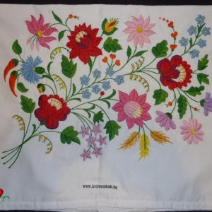 Párna előnyomott kalocsai fehér 58x45 cm