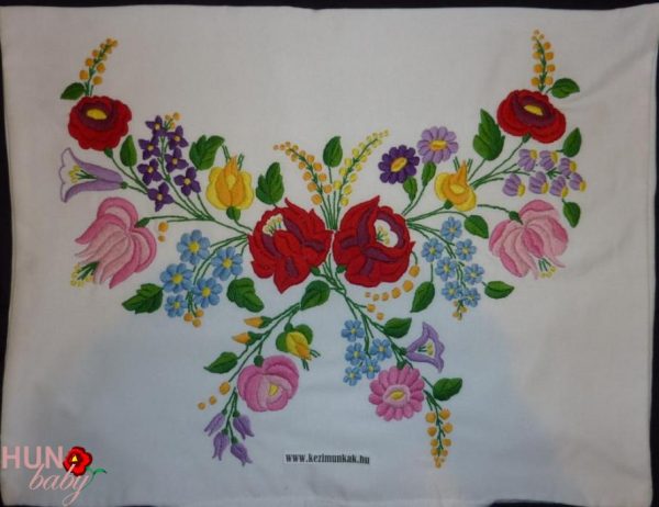 Párna előnyomott kalocsai fehér 58x45 cm