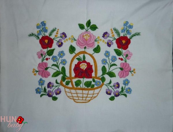 Párna előnyomott kalocsai kosaras fehér 58x45 cm