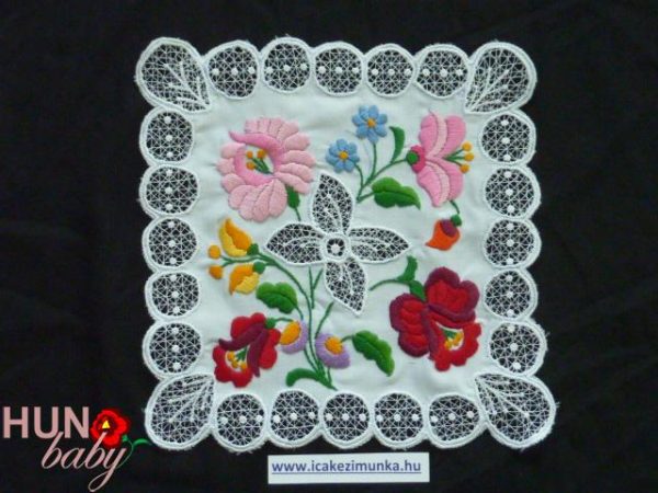 RISELT kalocsai terítő 24x24cm-1564-01 RISELT Kalocsai Terito 24x24cm 1564 02 600x450