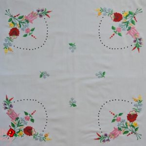 Hímzett terítő kalocsai hímzésű luggalt 85x85 cm