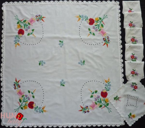 Hímzett terítő - horgolt - kalocsai szalvétával 90x90 cm-Ofélia