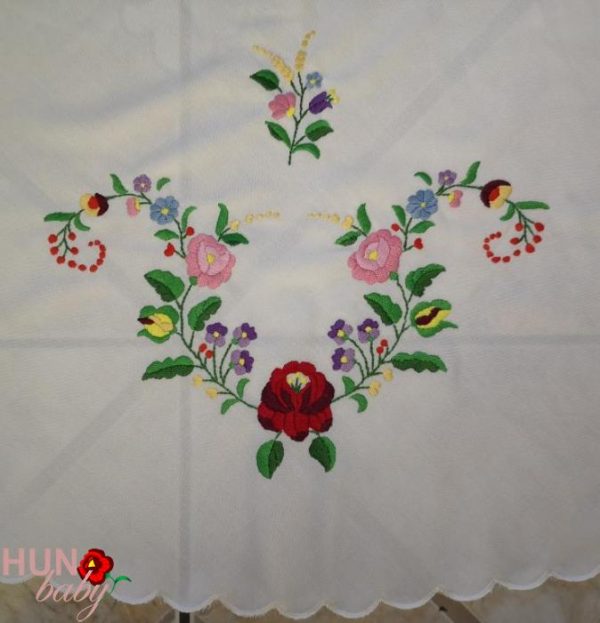 Hímzett nagy terítő kalocsai kör 150 cm