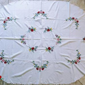 Hímzett nagyterítő kalocsai ovális 190x140 cm