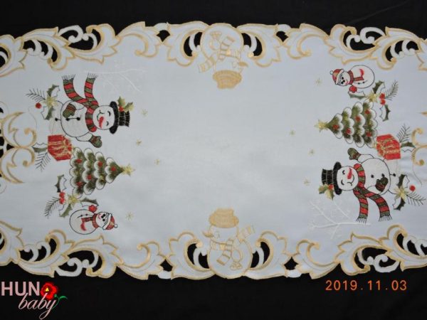 Karácsonyi terítő gépi fehér hóemberes 85x35 cm-01 Karacsonyi Terito Gepi Feher Hoemberes 85x35 Cm 02 600x450