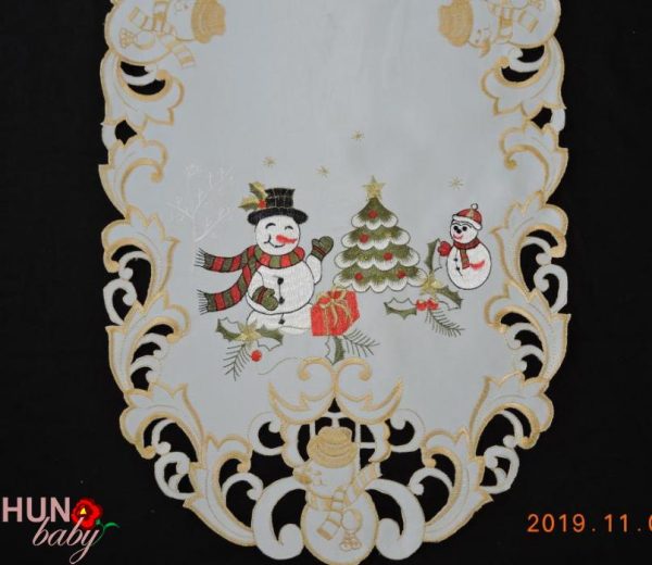 Karácsonyi terítő gépi fehér hóemberes 85x35 cm-01 Karacsonyi Terito Gepi Feher Hoemberes 85x35 Cm 03 600x520