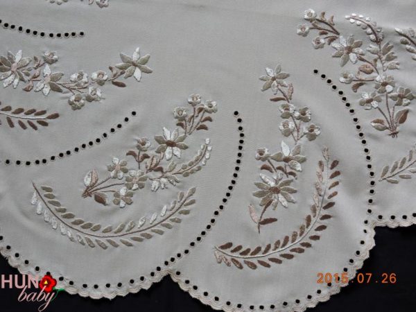 Előnyomott terítő drapp kör szegett luggalt 74 cm-2148-01 Elonyomott Terito Drapp Kor Szegett Luggalt 74 Cm 2148 05 600x450