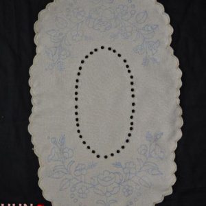 Előnyomott terítő szegett luggalt,drapp 42x25 cm-2147