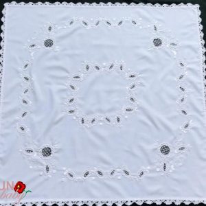 Hímzett terítő uri minta riselt 90x90 cm